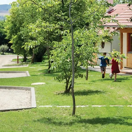 Ferienhaus Three-bedroom Holiday In Szolad