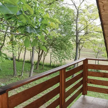 Three-bedroom Holiday In * Szolad