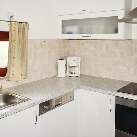 Ferienhaus Three-bedroom Holiday In Szolad