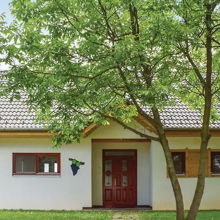 Three-bedroom Holiday In